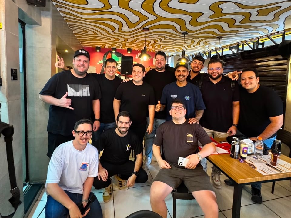 Equipe e fundadores do Brothers Burger reunidos